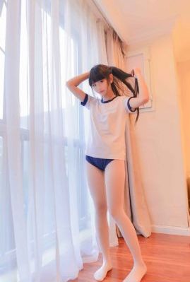 吃奶扶着岳从后面挺进乱