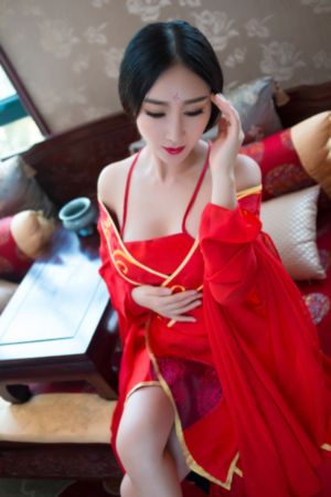 路边摊李采潭